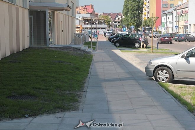 Ostrołęka: Nowe chodniki i parking przy Prądzyńskiego i Inwalidów Wojennych [03.08.2015] - zdjęcie #14 - eOstroleka.pl