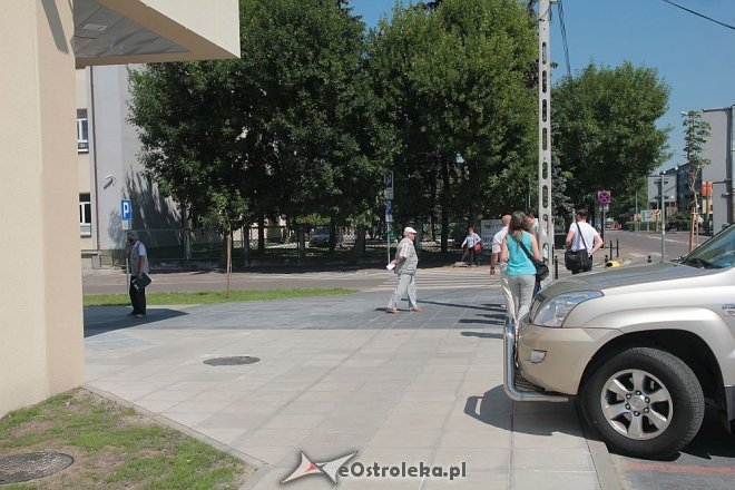 Ostrołęka: Nowe chodniki i parking przy Prądzyńskiego i Inwalidów Wojennych [03.08.2015] - zdjęcie #18 - eOstroleka.pl