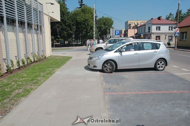 Ostrołęka: Nowe chodniki i parking przy Prądzyńskiego i Inwalidów Wojennych [03.08.2015] - zdjęcie #21 - eOstroleka.pl