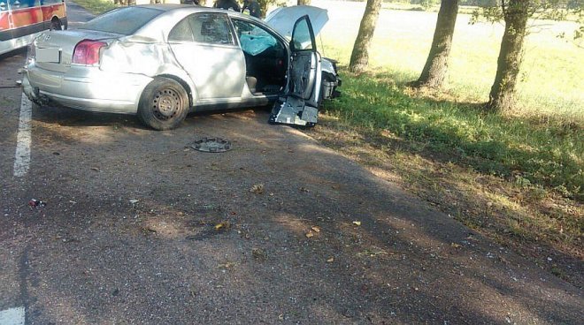 Kolejny wypadek w Siarczej Łące. Ranny kierowca toyoty trafił do szpitala [27.08.2015] - zdjęcie #4 - eOstroleka.pl