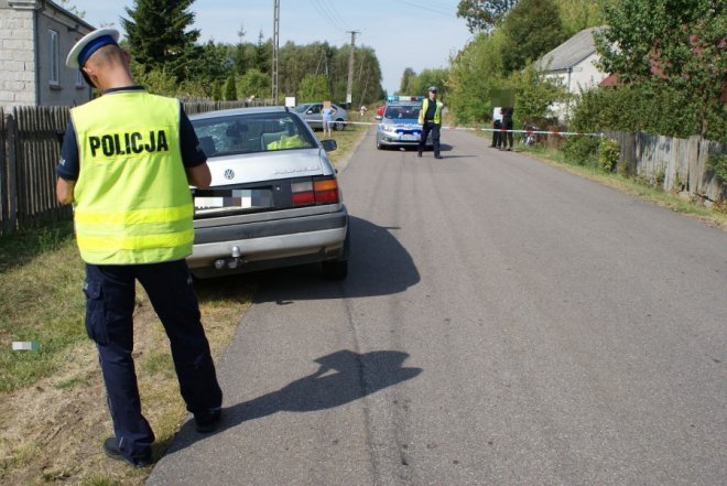 Śmiertelny wypadek pod Troszynem. Starszy mężczyzna zginął pod kołami osobówki [27.08.2015] - zdjęcie #3 - eOstroleka.pl
