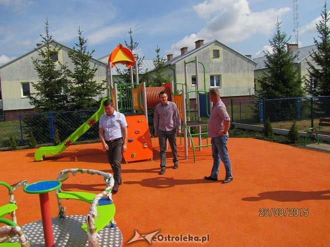 Rzekuń: Nowy plac zabaw przy Przedszkolu Samorządowym [27.08.2015] - zdjęcie #3 - eOstroleka.pl