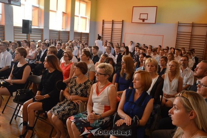 Rozpoczęcie roku szkolnego w II Liceum Ogólnokształcącym im. C.K. Norwida w Ostrołęce [01.09.2015] - zdjęcie #8 - eOstroleka.pl