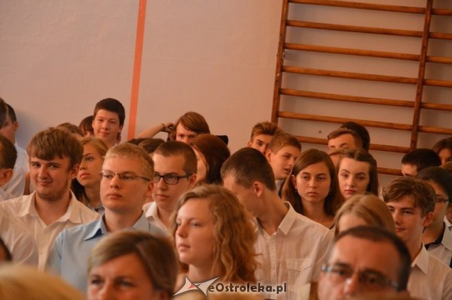 Rozpoczęcie roku szkolnego w II Liceum Ogólnokształcącym im. C.K. Norwida w Ostrołęce [01.09.2015] - zdjęcie #14 - eOstroleka.pl