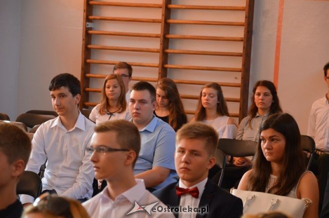 Rozpoczęcie roku szkolnego w II Liceum Ogólnokształcącym im. C.K. Norwida w Ostrołęce [01.09.2015] - zdjęcie #18 - eOstroleka.pl