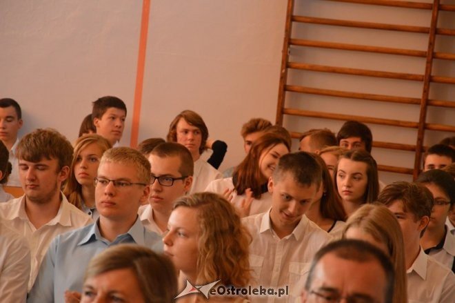 Rozpoczęcie roku szkolnego w II Liceum Ogólnokształcącym im. C.K. Norwida w Ostrołęce [01.09.2015] - zdjęcie #19 - eOstroleka.pl