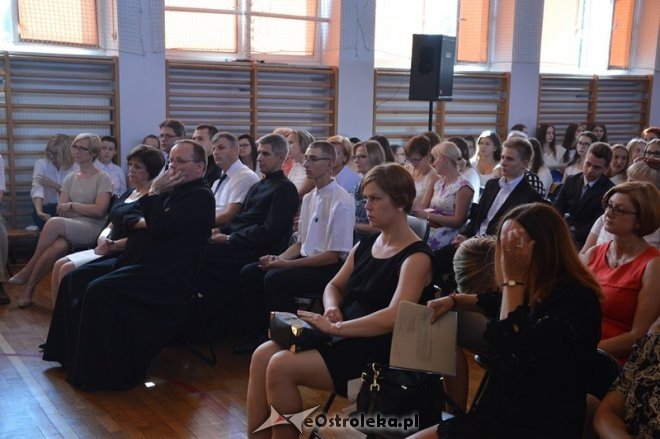 Rozpoczęcie roku szkolnego w II Liceum Ogólnokształcącym im. C.K. Norwida w Ostrołęce [01.09.2015] - zdjęcie #24 - eOstroleka.pl