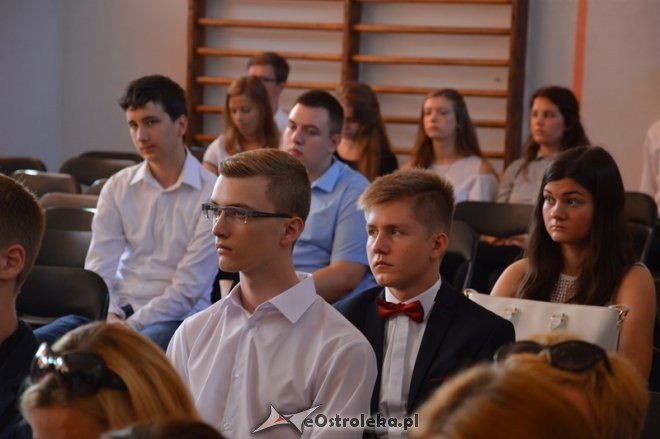 Rozpoczęcie roku szkolnego w II Liceum Ogólnokształcącym im. C.K. Norwida w Ostrołęce [01.09.2015] - zdjęcie #32 - eOstroleka.pl