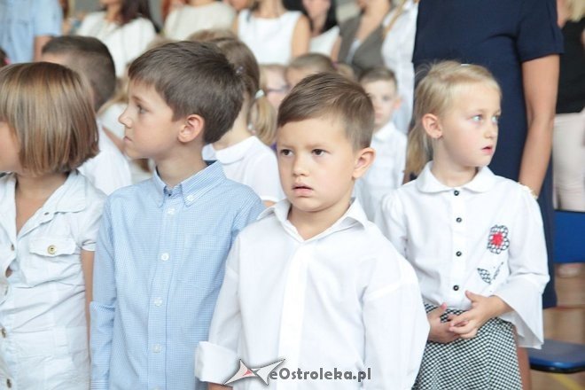 Rozpoczęcie roku szkolnego 2015/2016 w Szkole Podstawowej nr 10 w Ostrołęce [01.09.2015] - zdjęcie #6 - eOstroleka.pl