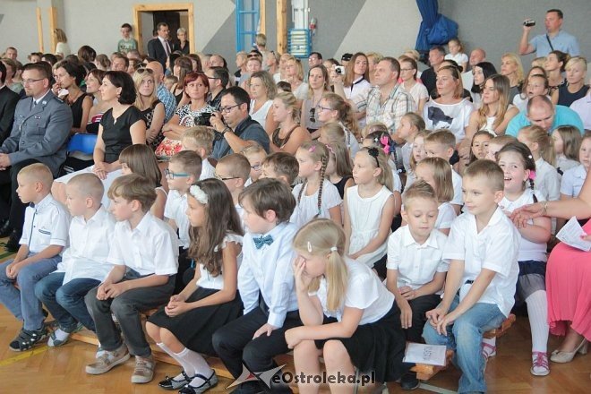 Rozpoczęcie roku szkolnego 2015/2016 w Szkole Podstawowej nr 10 w Ostrołęce [01.09.2015] - zdjęcie #17 - eOstroleka.pl