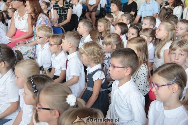 Rozpoczęcie roku szkolnego 2015/2016 w Szkole Podstawowej nr 10 w Ostrołęce [01.09.2015] - zdjęcie #22 - eOstroleka.pl