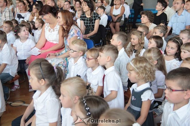 Rozpoczęcie roku szkolnego 2015/2016 w Szkole Podstawowej nr 10 w Ostrołęce [01.09.2015] - zdjęcie #23 - eOstroleka.pl