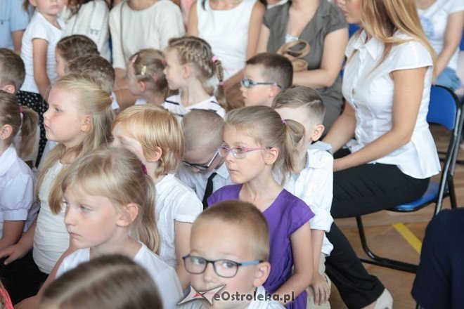 Rozpoczęcie roku szkolnego 2015/2016 w Szkole Podstawowej nr 10 w Ostrołęce [01.09.2015] - zdjęcie #26 - eOstroleka.pl