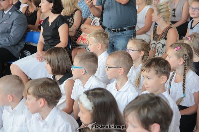 Rozpoczęcie roku szkolnego 2015/2016 w Szkole Podstawowej nr 10 w Ostrołęce [01.09.2015] - zdjęcie #32 - eOstroleka.pl