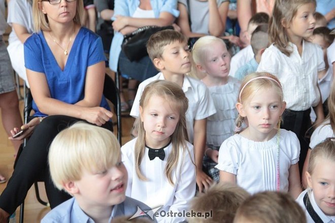 Rozpoczęcie roku szkolnego 2015/2016 w Szkole Podstawowej nr 10 w Ostrołęce [01.09.2015] - zdjęcie #41 - eOstroleka.pl