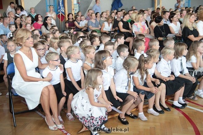 Rozpoczęcie roku szkolnego 2015/2016 w Szkole Podstawowej nr 10 w Ostrołęce [01.09.2015] - zdjęcie #47 - eOstroleka.pl