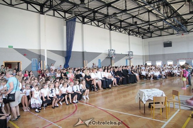 Rozpoczęcie roku szkolnego 2015/2016 w Szkole Podstawowej nr 10 w Ostrołęce [01.09.2015] - zdjęcie #58 - eOstroleka.pl