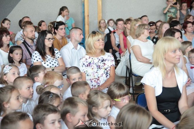 Rozpoczęcie roku szkolnego 2015/2016 w Szkole Podstawowej nr 10 w Ostrołęce [01.09.2015] - zdjęcie #62 - eOstroleka.pl