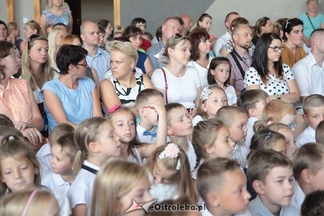 Rozpoczęcie roku szkolnego 2015/2016 w Szkole Podstawowej nr 10 w Ostrołęce [01.09.2015] - zdjęcie #63 - eOstroleka.pl