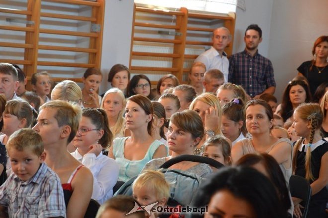 Rozpoczęcie roku szkolnego w Szkole Podstawowej nr 5 w Ostrołęce [01.09.2015] - zdjęcie #2 - eOstroleka.pl