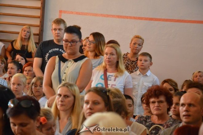 Rozpoczęcie roku szkolnego w Szkole Podstawowej nr 5 w Ostrołęce [01.09.2015] - zdjęcie #4 - eOstroleka.pl
