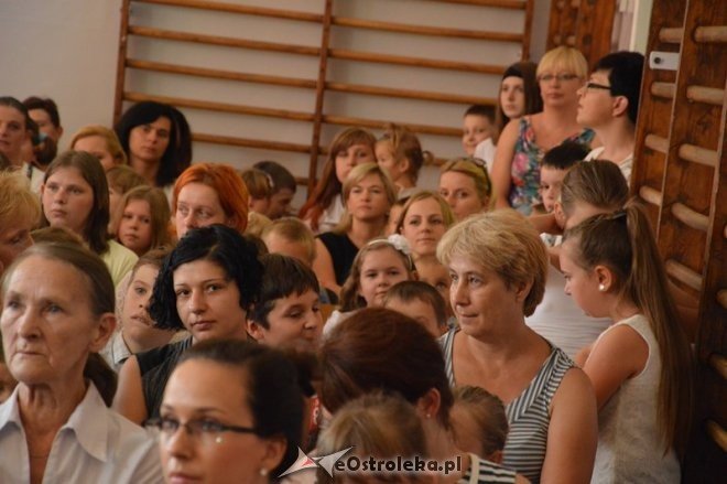 Rozpoczęcie roku szkolnego w Szkole Podstawowej nr 5 w Ostrołęce [01.09.2015] - zdjęcie #5 - eOstroleka.pl