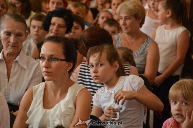 Rozpoczęcie roku szkolnego w Szkole Podstawowej nr 5 w Ostrołęce [01.09.2015] - zdjęcie #9 - eOstroleka.pl