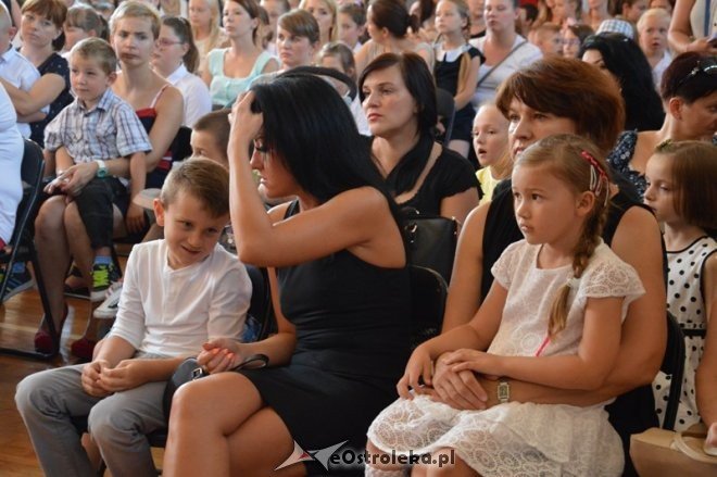 Rozpoczęcie roku szkolnego w Szkole Podstawowej nr 5 w Ostrołęce [01.09.2015] - zdjęcie #11 - eOstroleka.pl