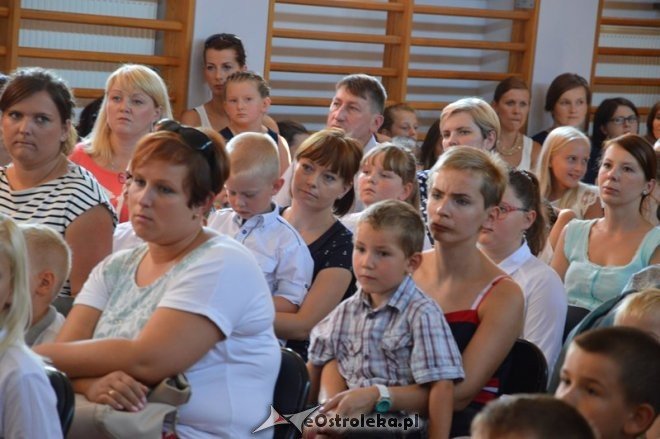 Rozpoczęcie roku szkolnego w Szkole Podstawowej nr 5 w Ostrołęce [01.09.2015] - zdjęcie #14 - eOstroleka.pl