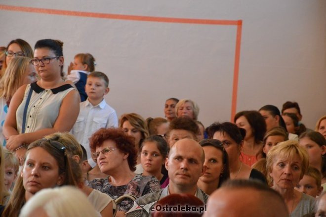 Rozpoczęcie roku szkolnego w Szkole Podstawowej nr 5 w Ostrołęce [01.09.2015] - zdjęcie #18 - eOstroleka.pl