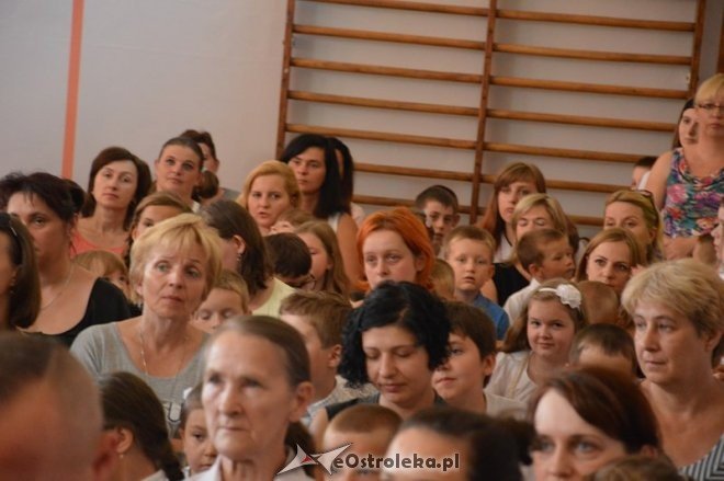 Rozpoczęcie roku szkolnego w Szkole Podstawowej nr 5 w Ostrołęce [01.09.2015] - zdjęcie #19 - eOstroleka.pl