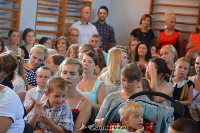 Rozpoczęcie roku szkolnego w Szkole Podstawowej nr 5 w Ostrołęce [01.09.2015] - zdjęcie #20 - eOstroleka.pl