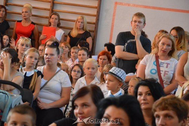 Rozpoczęcie roku szkolnego w Szkole Podstawowej nr 5 w Ostrołęce [01.09.2015] - zdjęcie #25 - eOstroleka.pl