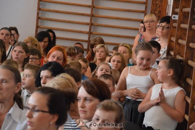 Rozpoczęcie roku szkolnego w Szkole Podstawowej nr 5 w Ostrołęce [01.09.2015] - zdjęcie #29 - eOstroleka.pl