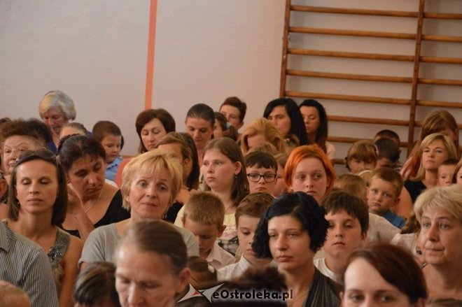 Rozpoczęcie roku szkolnego w Szkole Podstawowej nr 5 w Ostrołęce [01.09.2015] - zdjęcie #31 - eOstroleka.pl
