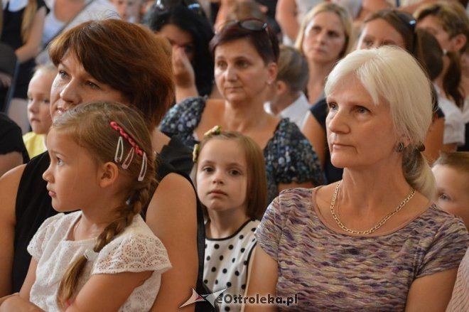 Rozpoczęcie roku szkolnego w Szkole Podstawowej nr 5 w Ostrołęce [01.09.2015] - zdjęcie #32 - eOstroleka.pl