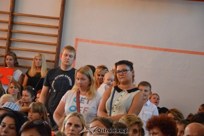 Rozpoczęcie roku szkolnego w Szkole Podstawowej nr 5 w Ostrołęce [01.09.2015] - zdjęcie #35 - eOstroleka.pl