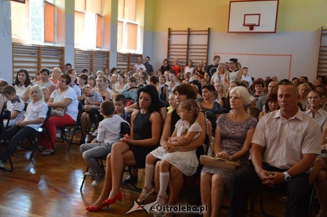 Rozpoczęcie roku szkolnego w Szkole Podstawowej nr 5 w Ostrołęce [01.09.2015] - zdjęcie #38 - eOstroleka.pl