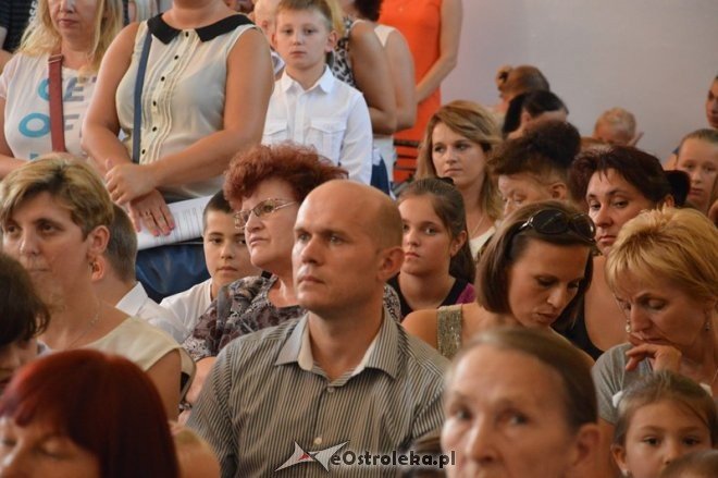 Rozpoczęcie roku szkolnego w Szkole Podstawowej nr 5 w Ostrołęce [01.09.2015] - zdjęcie #48 - eOstroleka.pl
