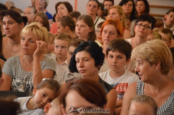 Rozpoczęcie roku szkolnego w Szkole Podstawowej nr 5 w Ostrołęce [01.09.2015] - zdjęcie #49 - eOstroleka.pl