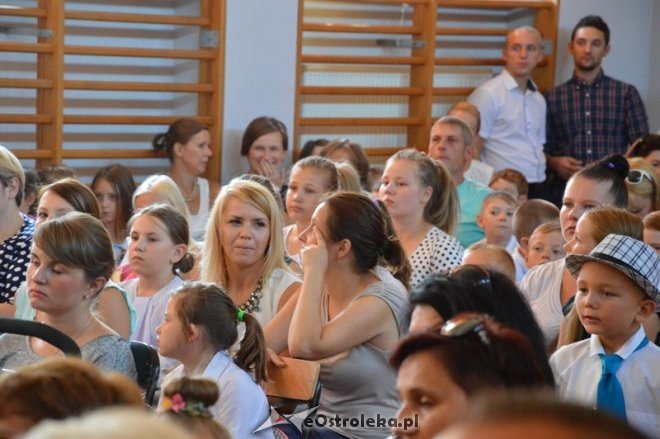 Rozpoczęcie roku szkolnego w Szkole Podstawowej nr 5 w Ostrołęce [01.09.2015] - zdjęcie #52 - eOstroleka.pl