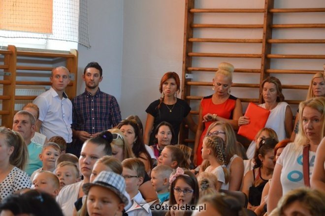 Rozpoczęcie roku szkolnego w Szkole Podstawowej nr 5 w Ostrołęce [01.09.2015] - zdjęcie #53 - eOstroleka.pl