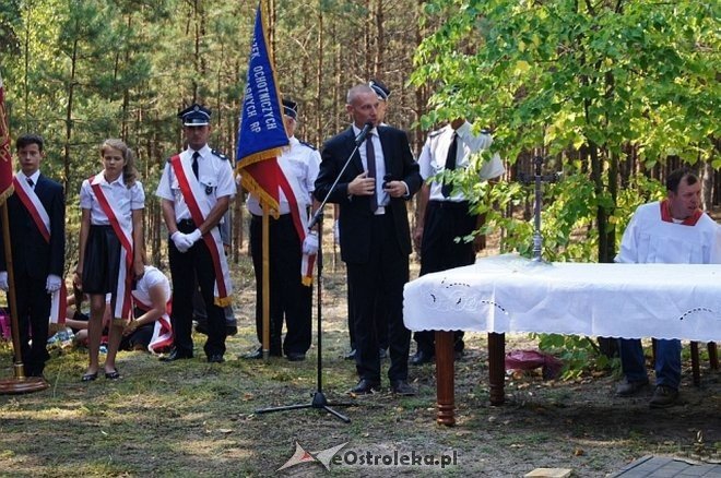 Białobrzeg Bliższy: Uroczyste odsłonięcie odnowionej tablicy epitafijnej [02.09.2015] - zdjęcie #29 - eOstroleka.pl