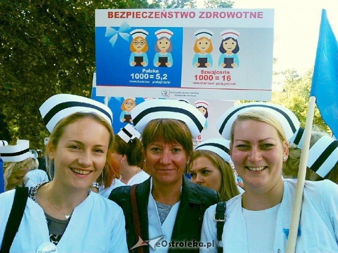 Pielęgniarki z Ostrołęki protestują w Warszawie [10.09.2015] - zdjęcie #1 - eOstroleka.pl
