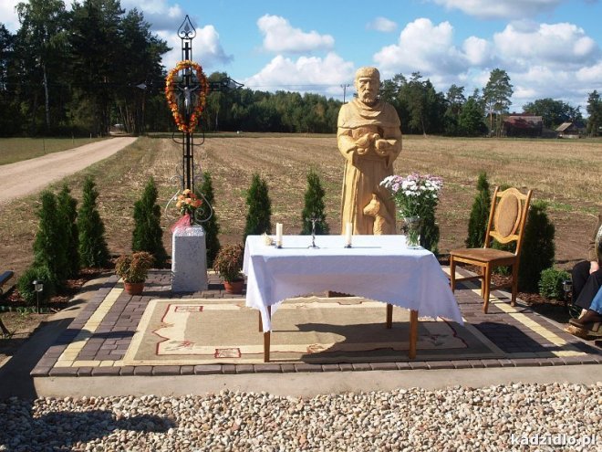 Uroczyste poświęcenie figury św. Franciszka w Todzi [16.09.2015] - zdjęcie #1 - eOstroleka.pl
