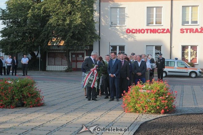 Ostrołęczanie uczcili pamięć ofiar II Wojny Światowej w 76. rocznicę zbrojnej agresji sowietów na Polskę [17.09.2015] - zdjęcie #2 - eOstroleka.pl