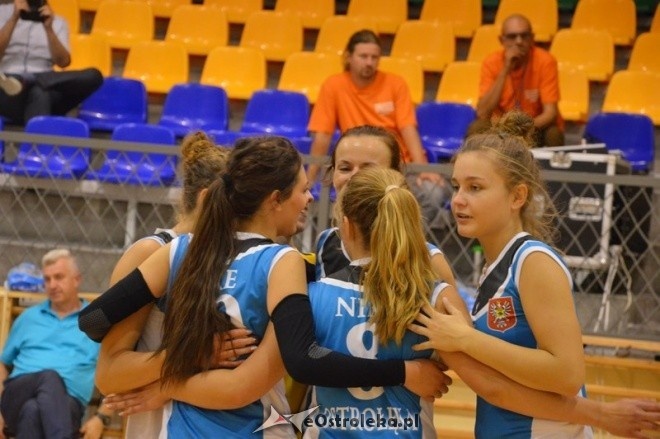 Turniej Piłki Siatkowej Kobiet o Puchar Posła Arkadiusza Czartoryskiego [18.09.2015] - zdjęcie #38 - eOstroleka.pl