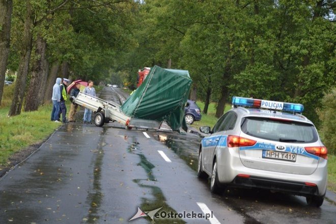 Wypadek pod Myszyńcem. Po czołowym zderzeniu opla z przyczepką DK-53 jest zablokowana [20.09.2015] - zdjęcie #15 - eOstroleka.pl