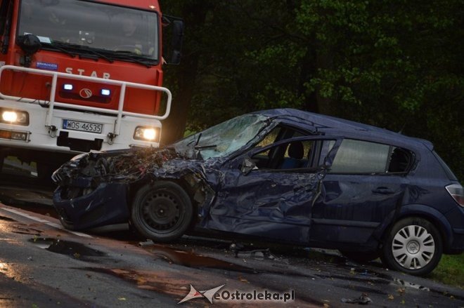 Wypadek pod Myszyńcem. Po czołowym zderzeniu opla z przyczepką DK-53 jest zablokowana [20.09.2015] - zdjęcie #16 - eOstroleka.pl