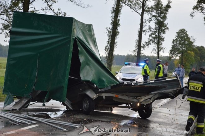 Wypadek pod Myszyńcem. Po czołowym zderzeniu opla z przyczepką DK-53 jest zablokowana [20.09.2015] - zdjęcie #21 - eOstroleka.pl